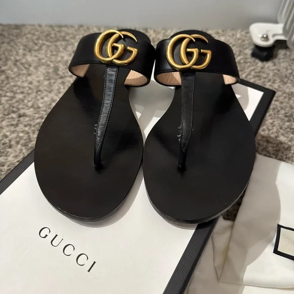 Gucci Black Sandals with Gold Logo - Picture 4 of 12